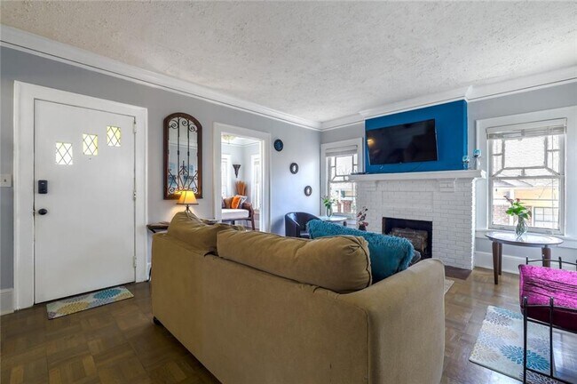 Building Photo - 2276 Boulevard Granada SW