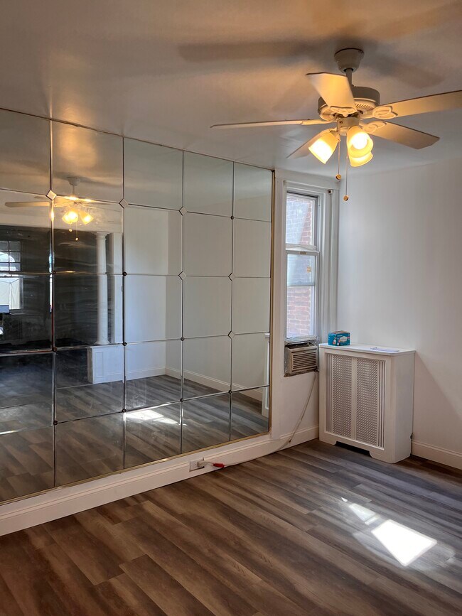 Comedor - 5049 N Sydenham St