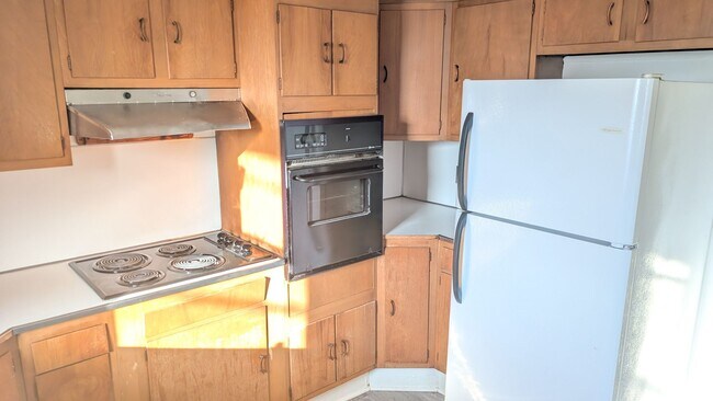 Foto del edificio - Spacious 3 BR on quiet Columbia street!