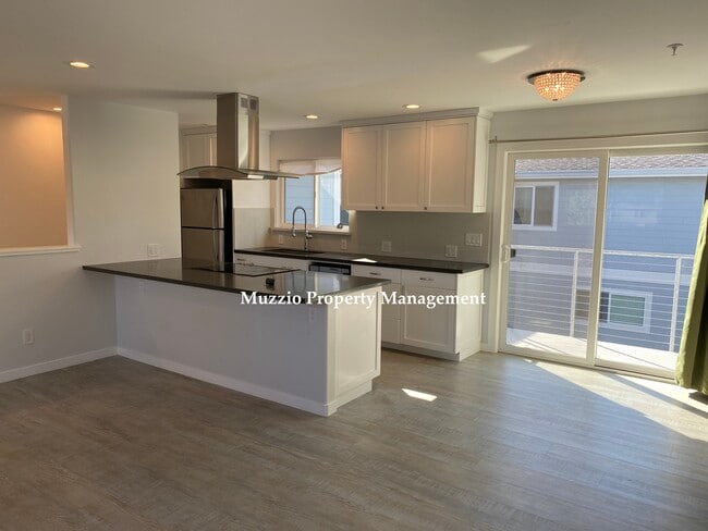 Building Photo - 710 Emeline Ave