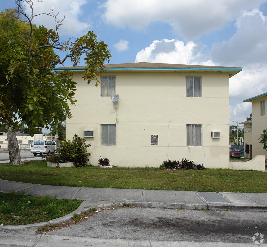 Foto del edificio - 615-617 NW 21st Ave