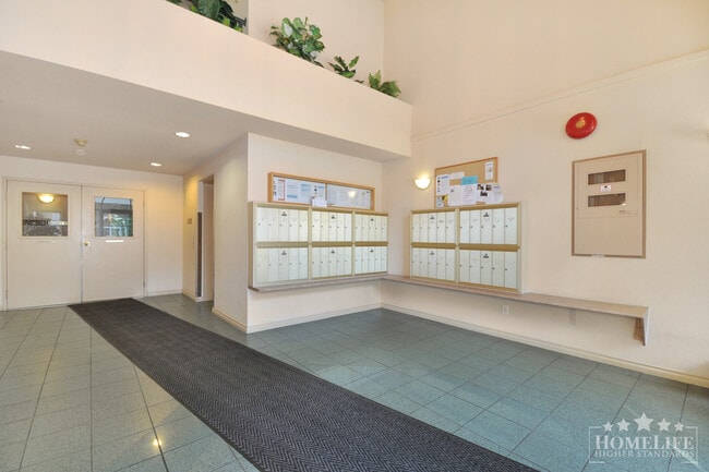 Building Photo - 2 Bed, 2 Bath Condo for Rent in Abbotsford!