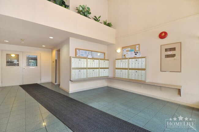 Photo du bâtiment - 2 Bed, 2 Bath Condo for Rent in Abbotsford!