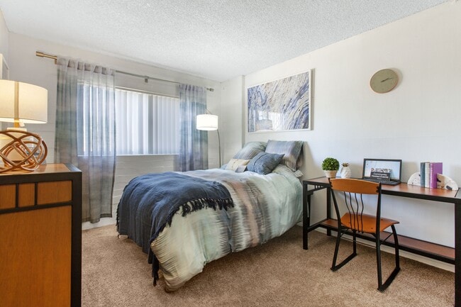 Building Photo - Campus Crossings on 8th Street