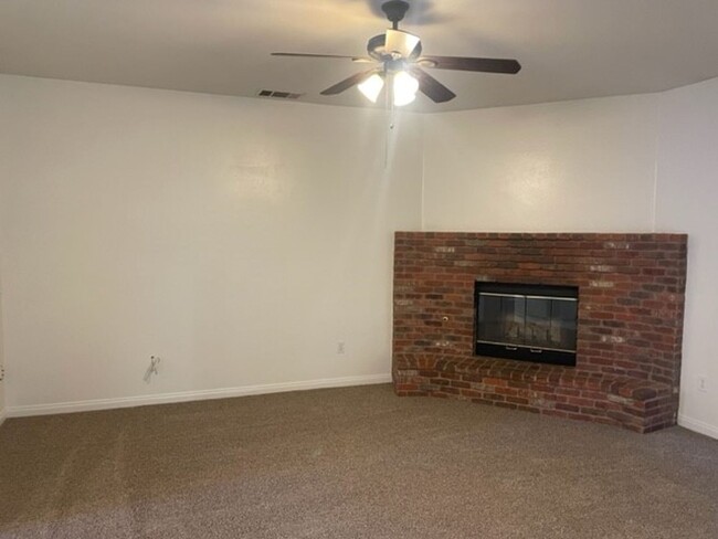Building Photo - 3 Bedroom/2 Bath Home Located in the North...