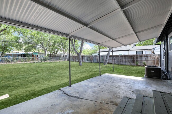 Foto del edificio - Coming soon!! Beautiful  3 bedroom 2 bath