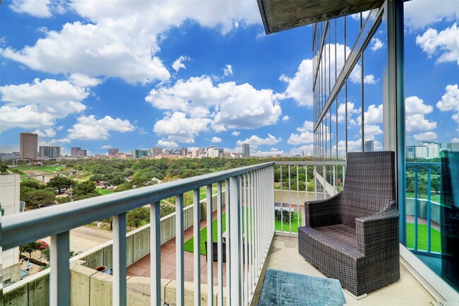Building Photo - 5925 Almeda Rd