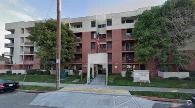 Building Photo - 1320 N Monroe St