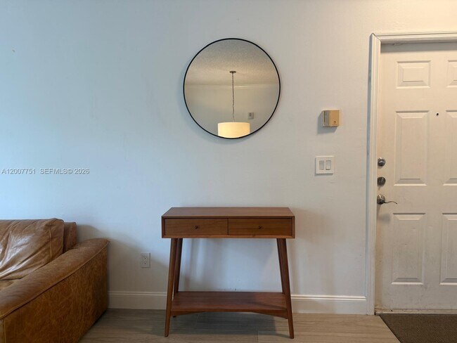 Foto del edificio - 3105 NE 184th St