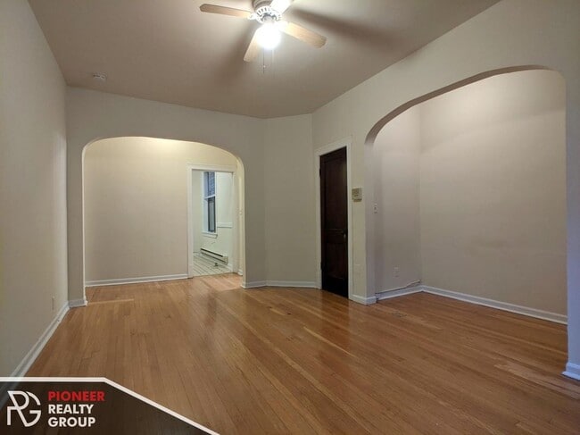 Foto del edificio - 719 W Barry Ave