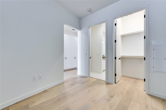 Building Photo - 800 Embassy Dr