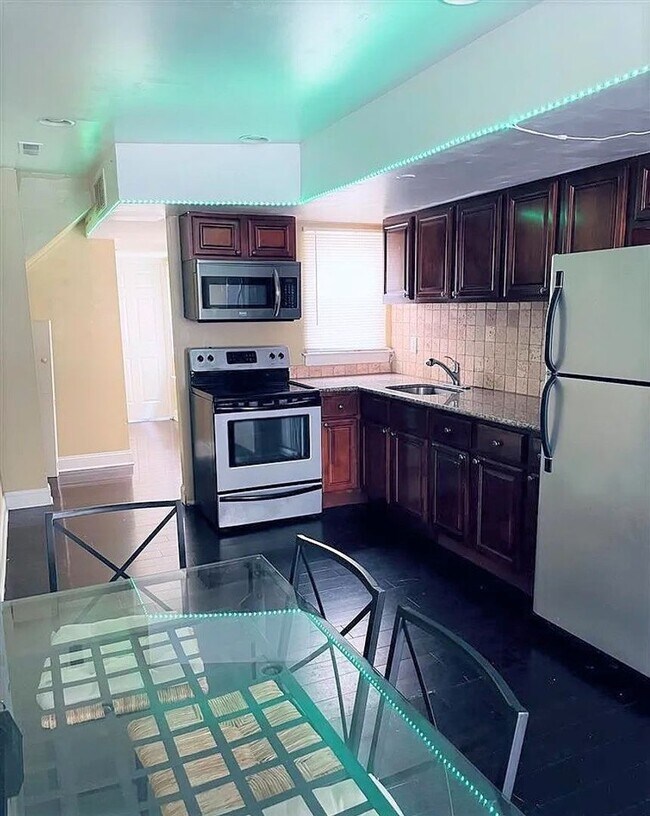 Foto del edificio - Fontain St 1614 -