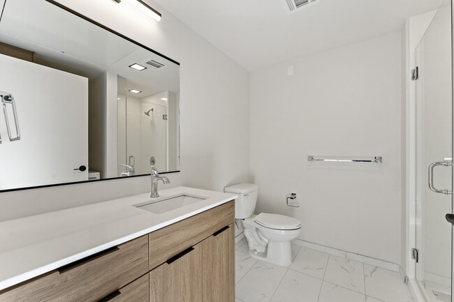 El baño de The Scene en Midland Lofts - Midland Lofts