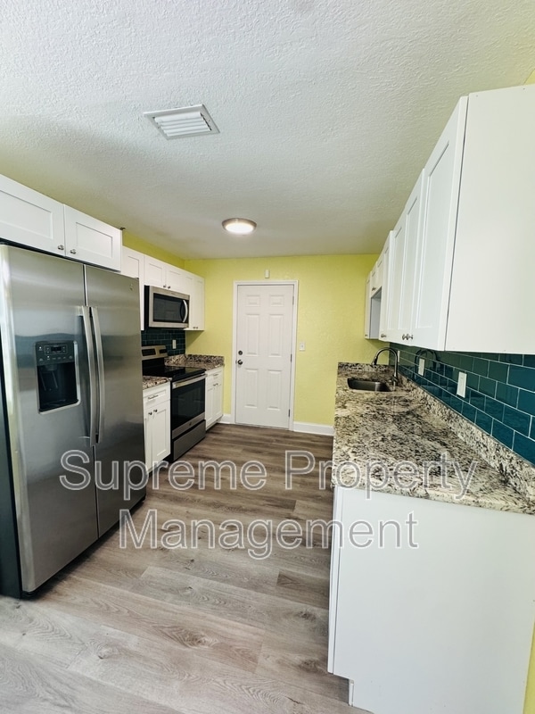 Building Photo - 811 21st St S