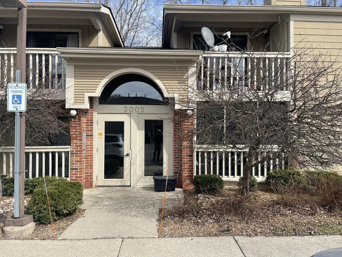 Primary Photo - 3005 Fernwood Ave