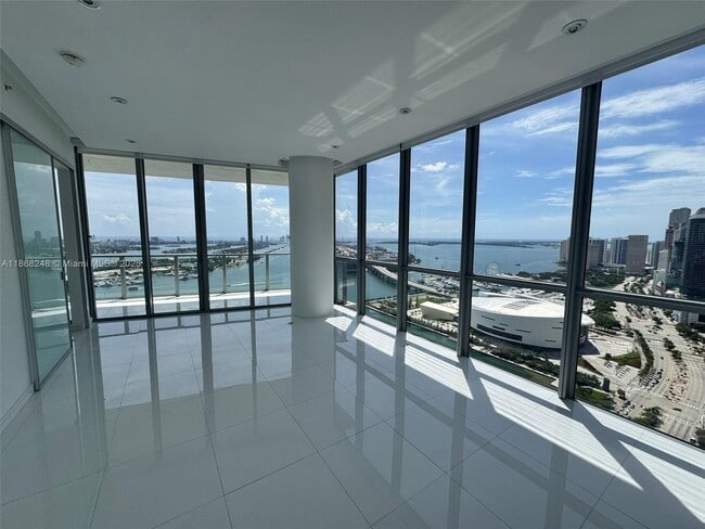 Foto del edificio - 1100 Biscayne Blvd