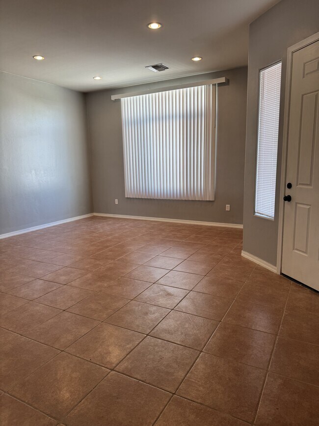 Foto del edificio - 10335 N Tall Cotton Dr