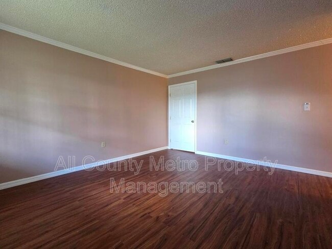 Building Photo - 205 Ave U NW