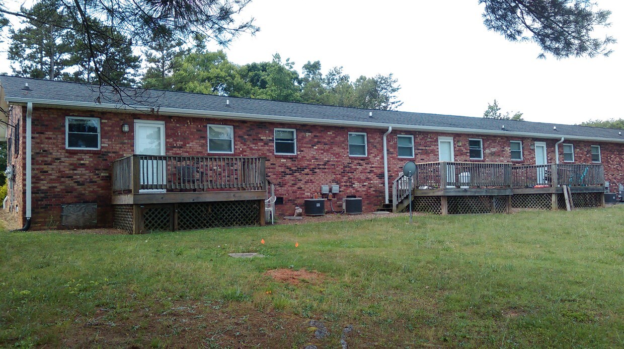 Building Photo - 635 Cemetery Loop Rd