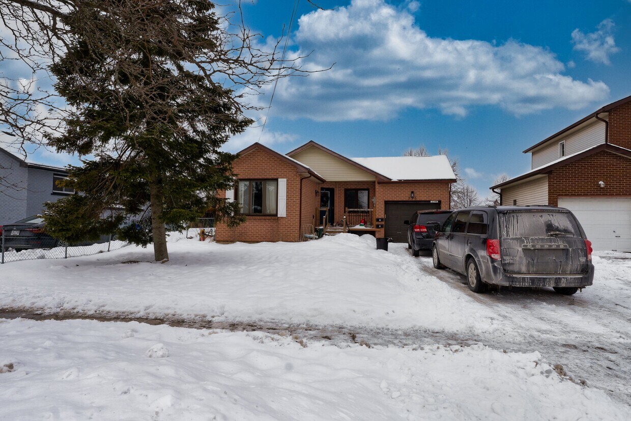 Primary Photo - 258 Kingscourt Ave