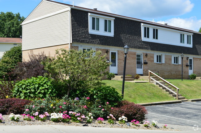 Building Photo - Little Acres Apartments & Townhomes