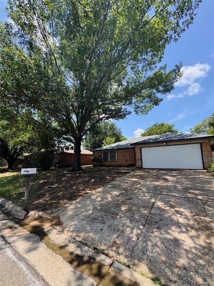 Primary Photo - 6226 Big Springs Dr