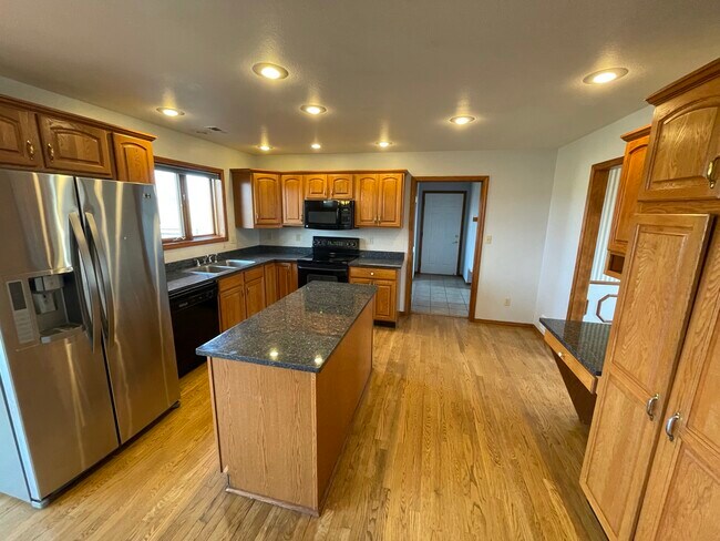 Building Photo - 18250 Black Forest Rd