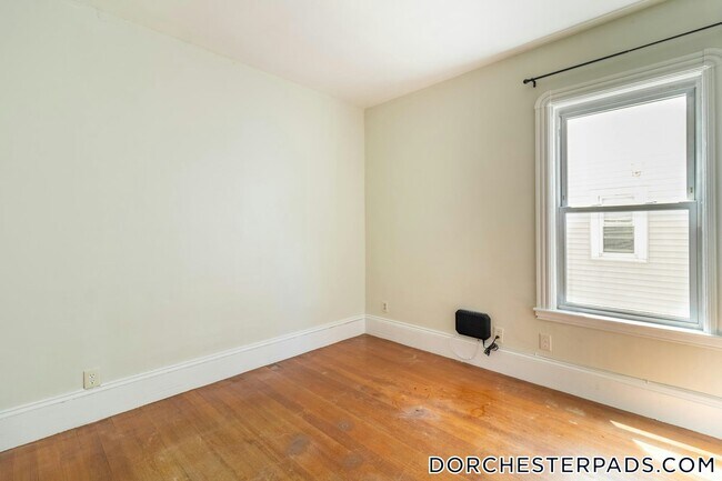 Foto del edificio - 787 Columbia Rd