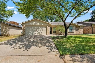 Building Photo - 2507 Mardell Dr