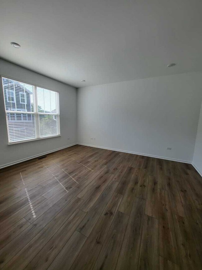 Foto del edificio - 588 Wolverine Dr