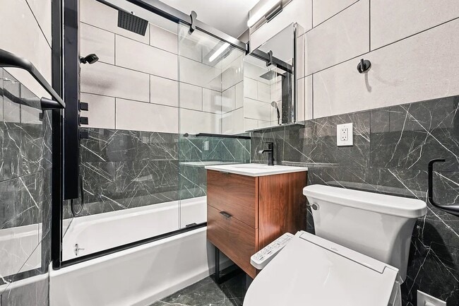 Foto del edificio - 453 W 48th St