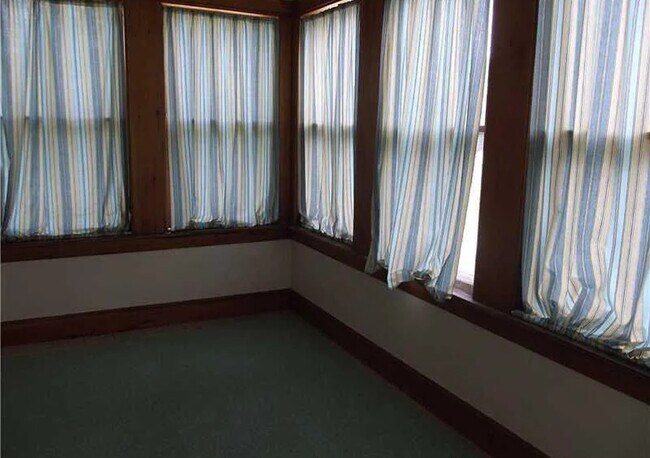 Sunroom - 6 Hallowell St