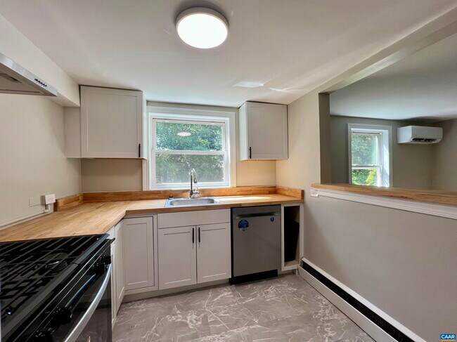 Foto del edificio - 2525 Woodland Dr