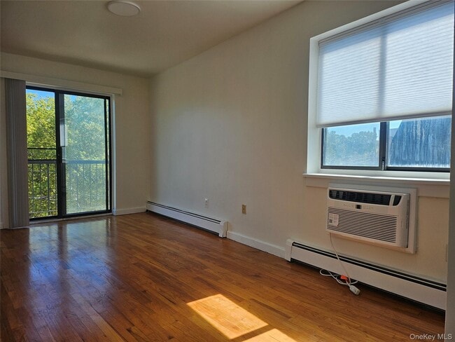 Foto del edificio - 39-22 211th St