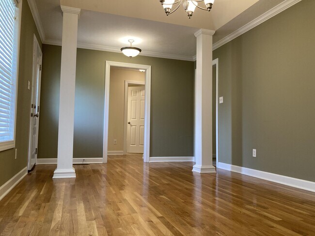 Foto del edificio - 3734 Woodbridge Ln