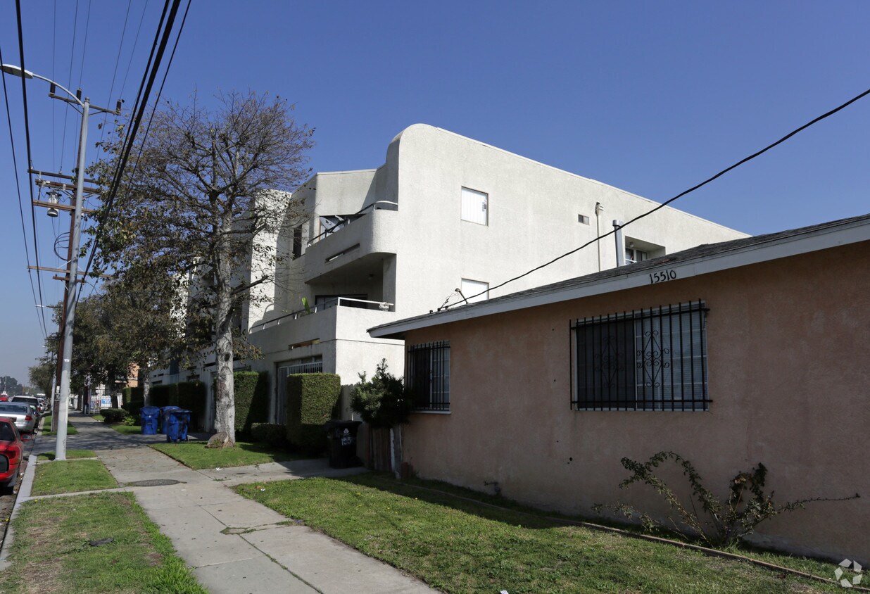 Building Photo - 15506 Vermont Ave