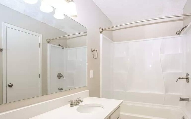 Foto del edificio - 2714 Barrows Rd