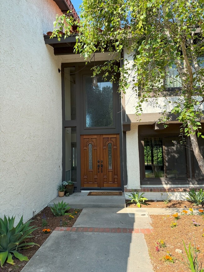 Building Photo - 2096 McCrea Rd