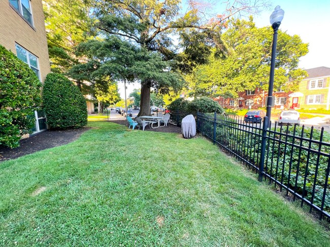 Photo - Sun-filled 1 Bed 1 Bath Condo With Garage ...