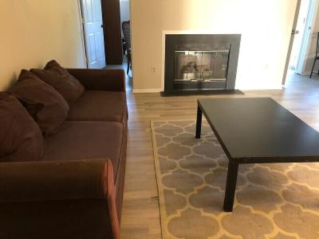 Building Photo - 16 Larkin Cir