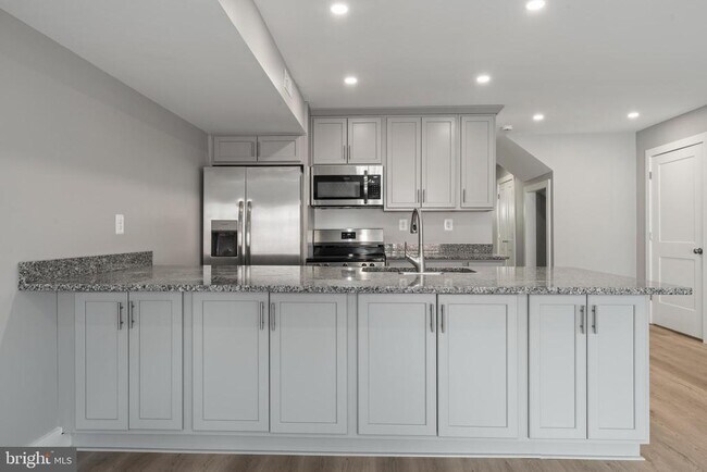 Building Photo - 650 W 11th St