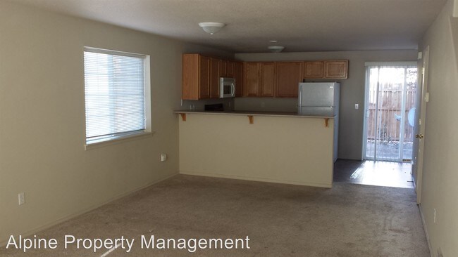 Foto del edificio - 1649 NE Lotus Dr