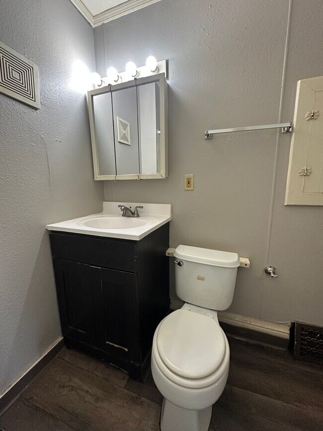 Foto del edificio - 3 bed, 1 bath home for rent in Waterloo