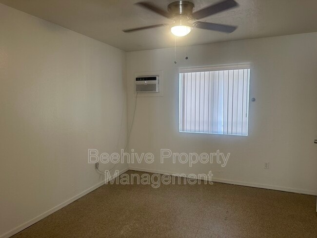 Building Photo - 1102 E Polk St