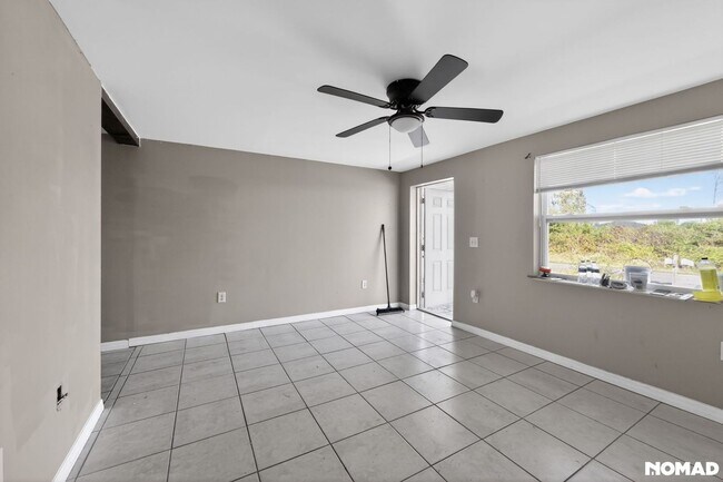 Building Photo - Charming 2BR Duplex in Port Charlotte