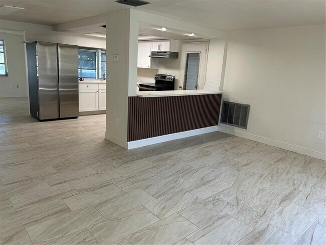 Foto del edificio - 3551 Landale Dr