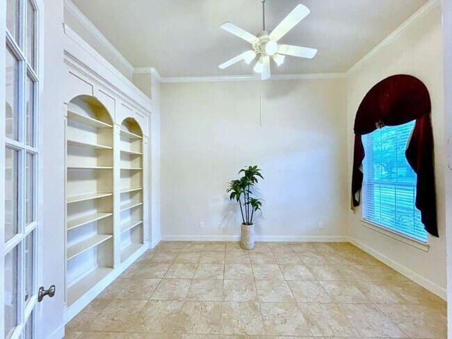 Foto del edificio - 4303 Leaflock Ln