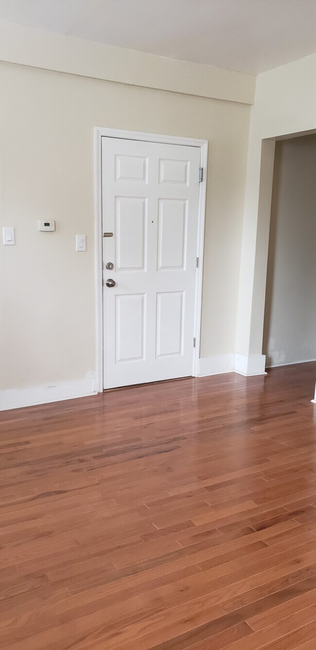 Front Entrance - 124 Hillyer St
