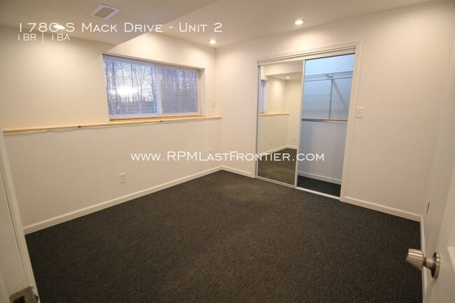 Building Photo - Remodeled 1 bedroom with a garage!