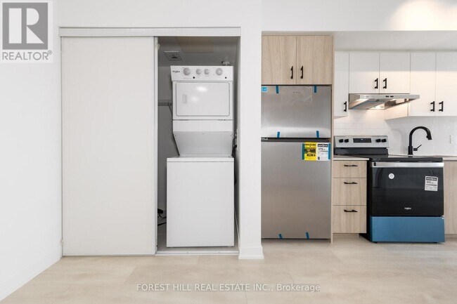 Photo du bâtiment - 4878 Powers Cmn